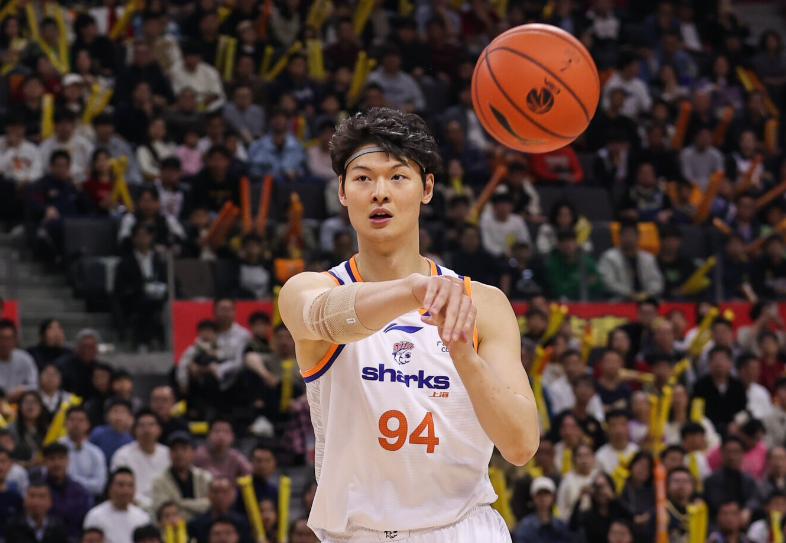 开云体育直播平台-上海狂胜2-0山东进四强：洛夫顿20+9+5 陈林坚21分王哲林14+6
